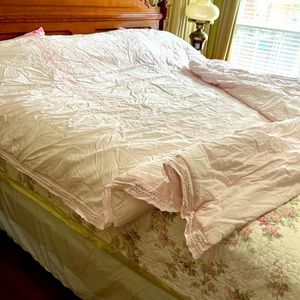 Shabby chic queen bed comforter